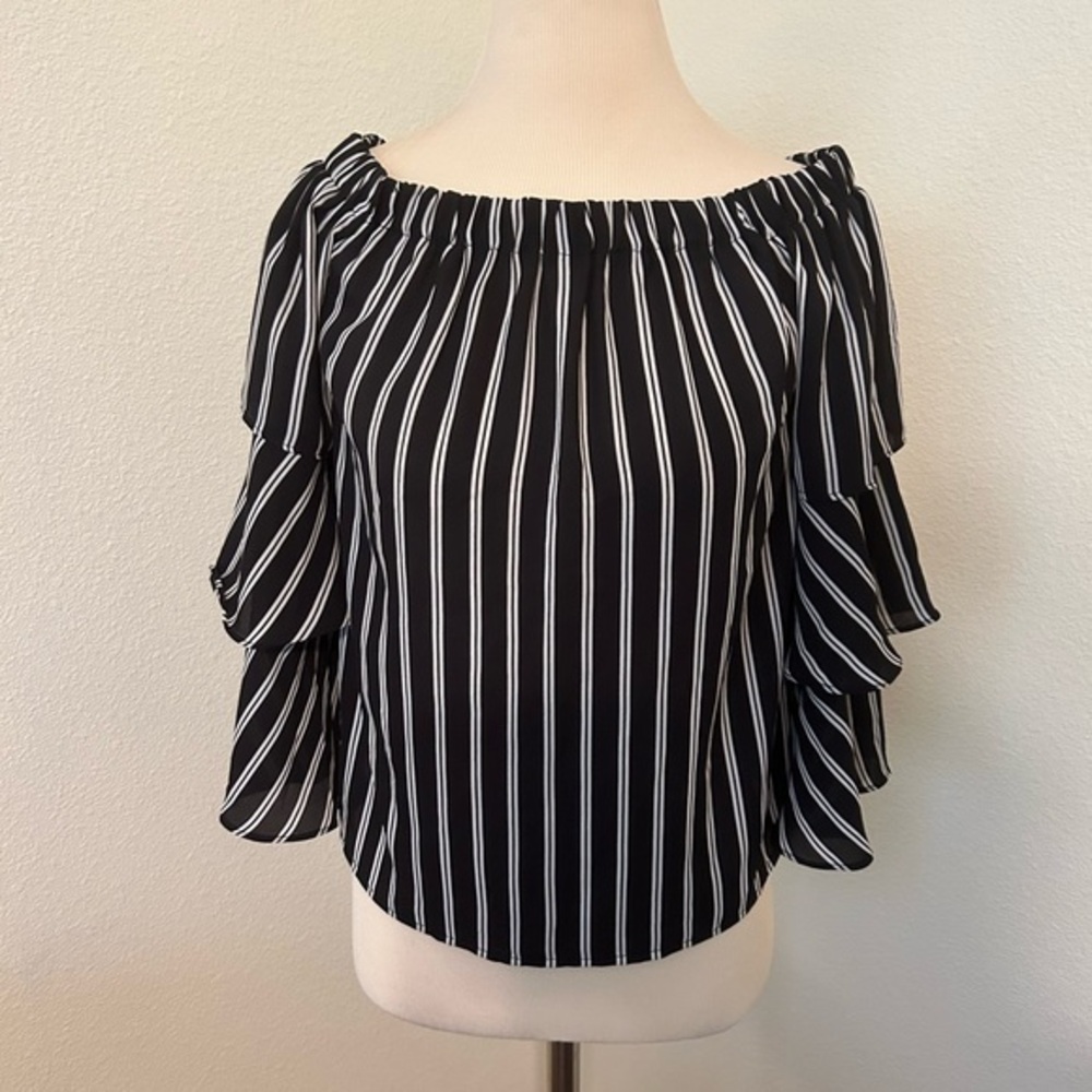 Romeo & Juliet Couture Black & White Top Size S Small Boho Off Shoulders
